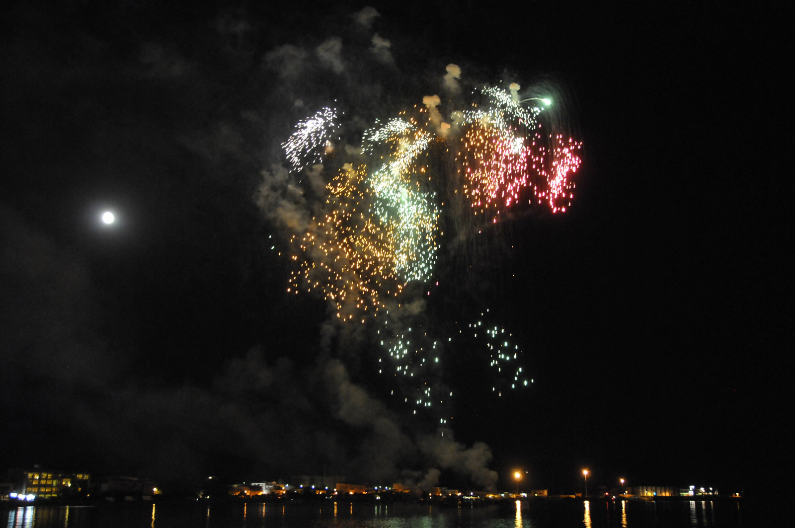 Fuochi artificiali Sardegna Spettacoli pirotecnici notturni e diurni